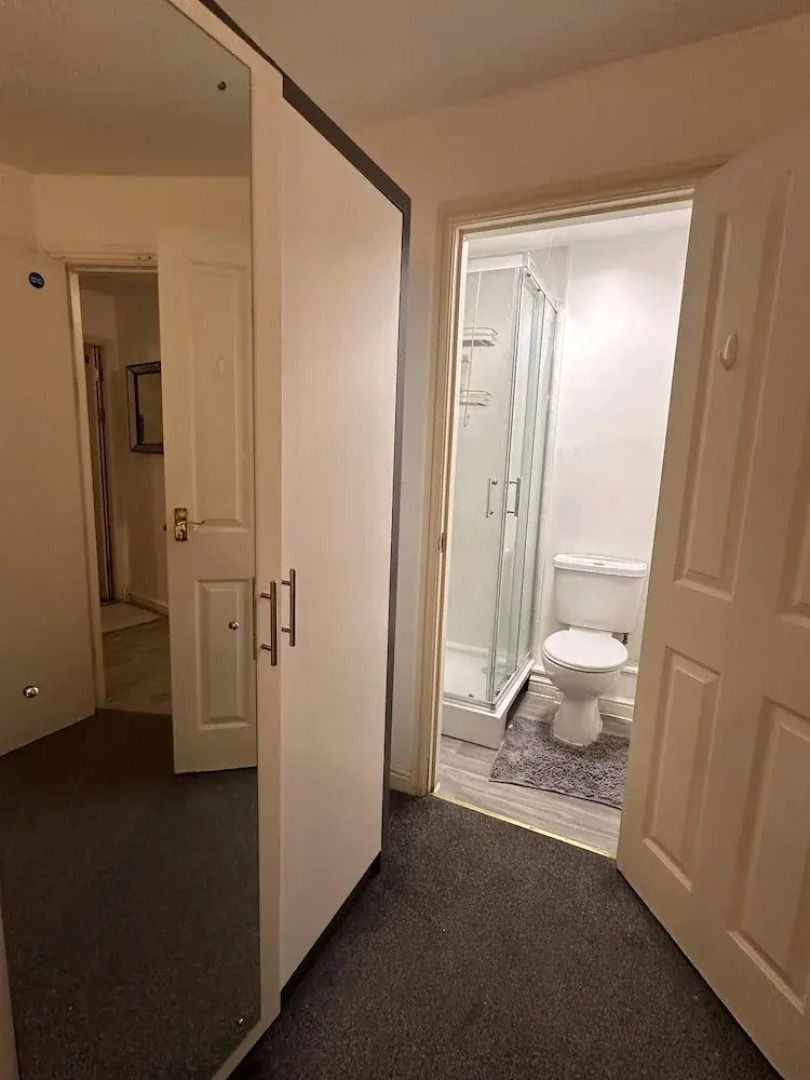 Captivating 2-bed Apartment in West Bromwich