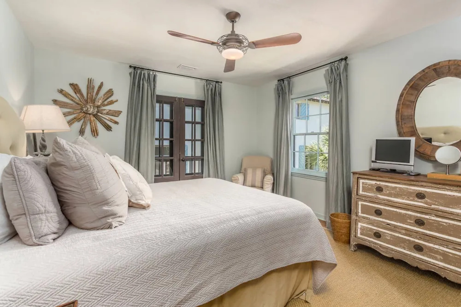 5 Via Serena by Hodnett Cooper