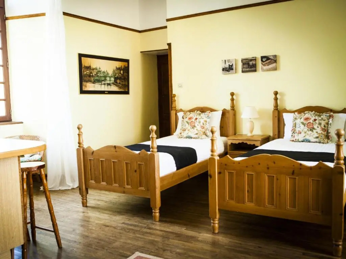 Manoir Courtyard cottage rental Vendee