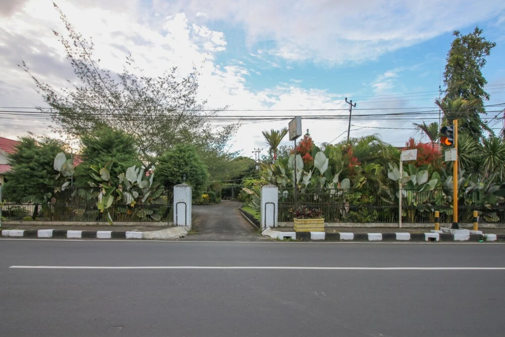 Airy Lansot Sarongsong Lingkungan Satu Tomohon