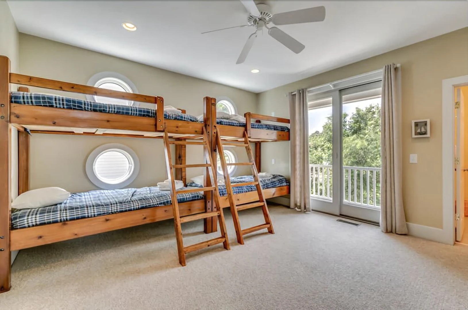 1001 Mr Bug s Summer 6 Br home by RedAwning