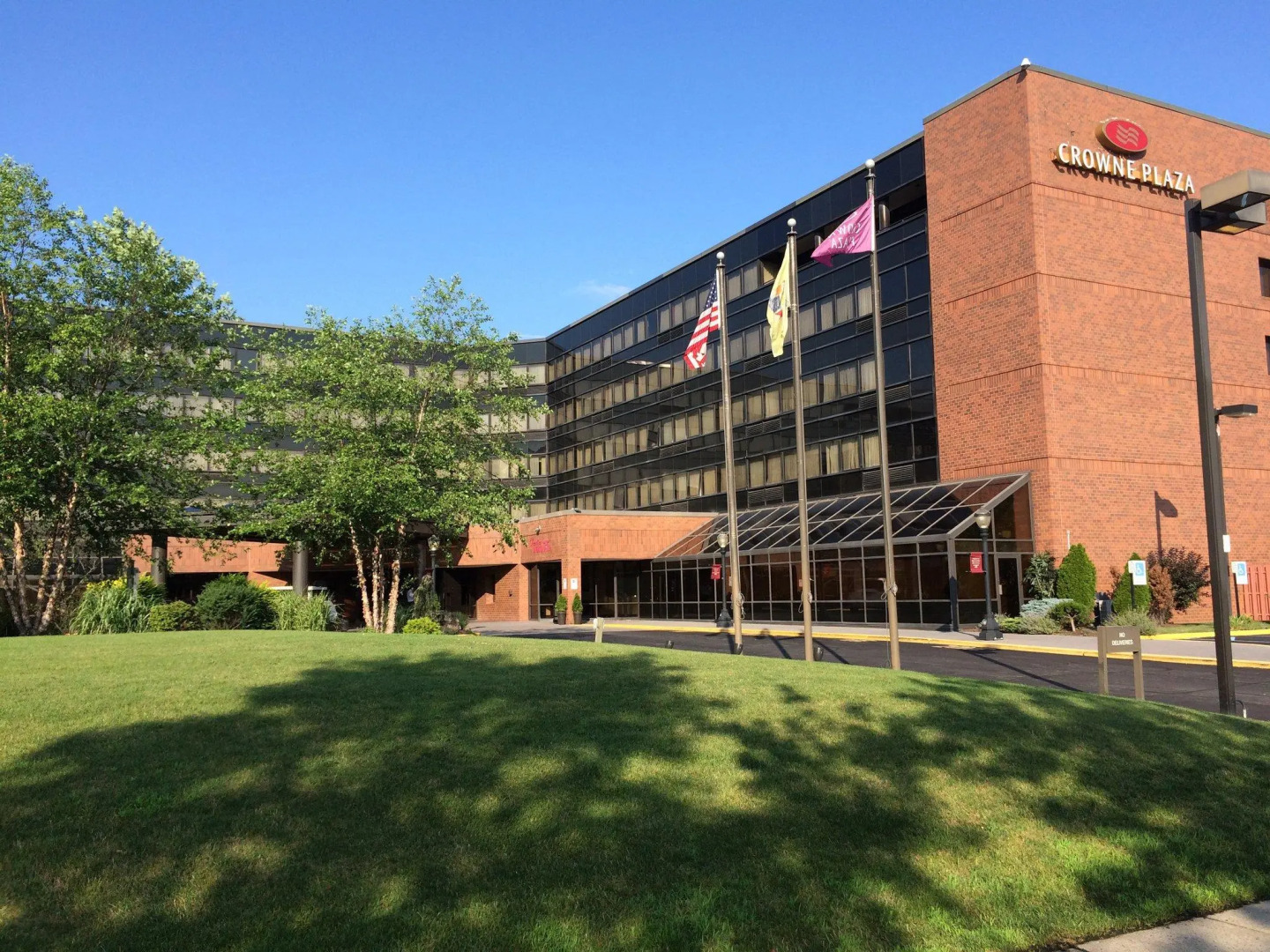 Crowne Plaza Edison by IHG