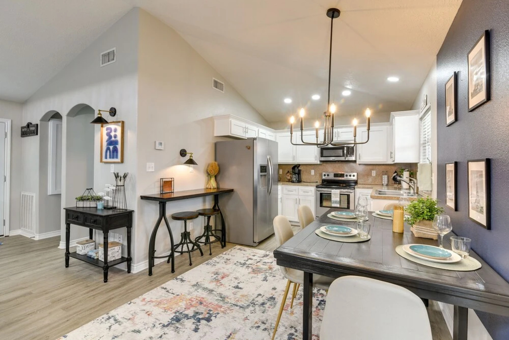 Chic Crystal Beach Home w/ Deck: Walk to the Ocean