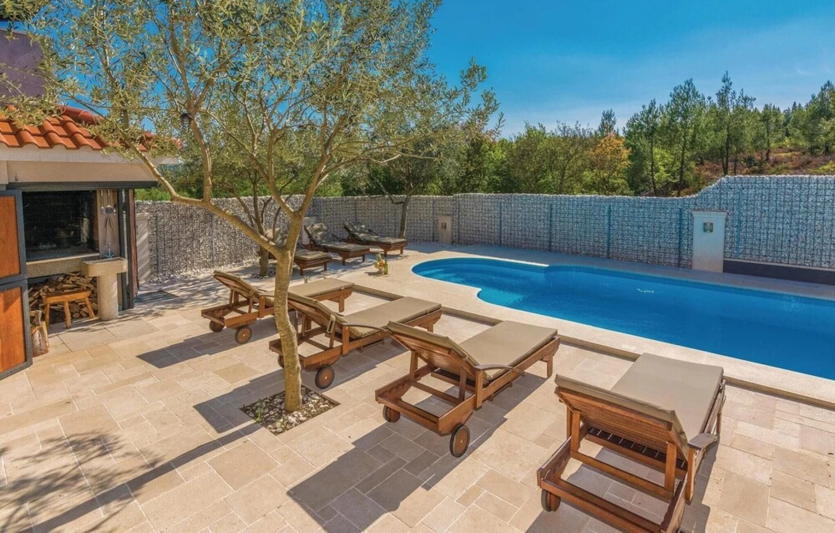 Beautiful Home in Pridraga With Wifi and 8 Bedrooms