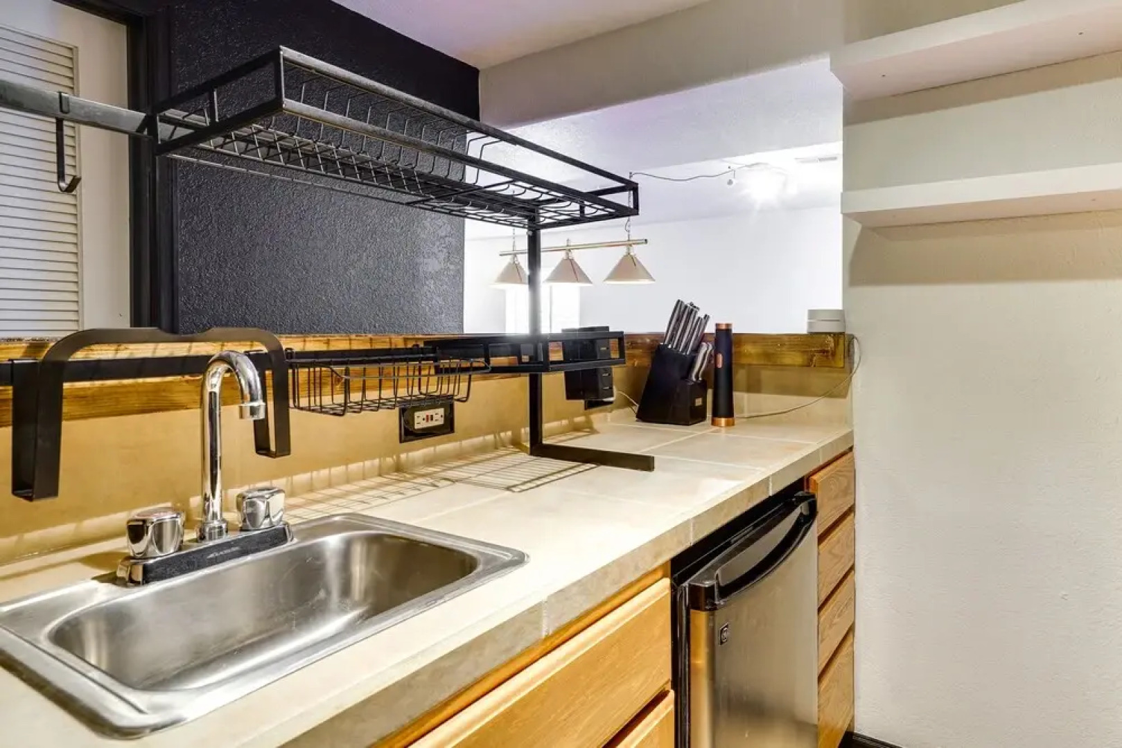 Fountain Retreat w/ Private Hot Tub & Fire Pit