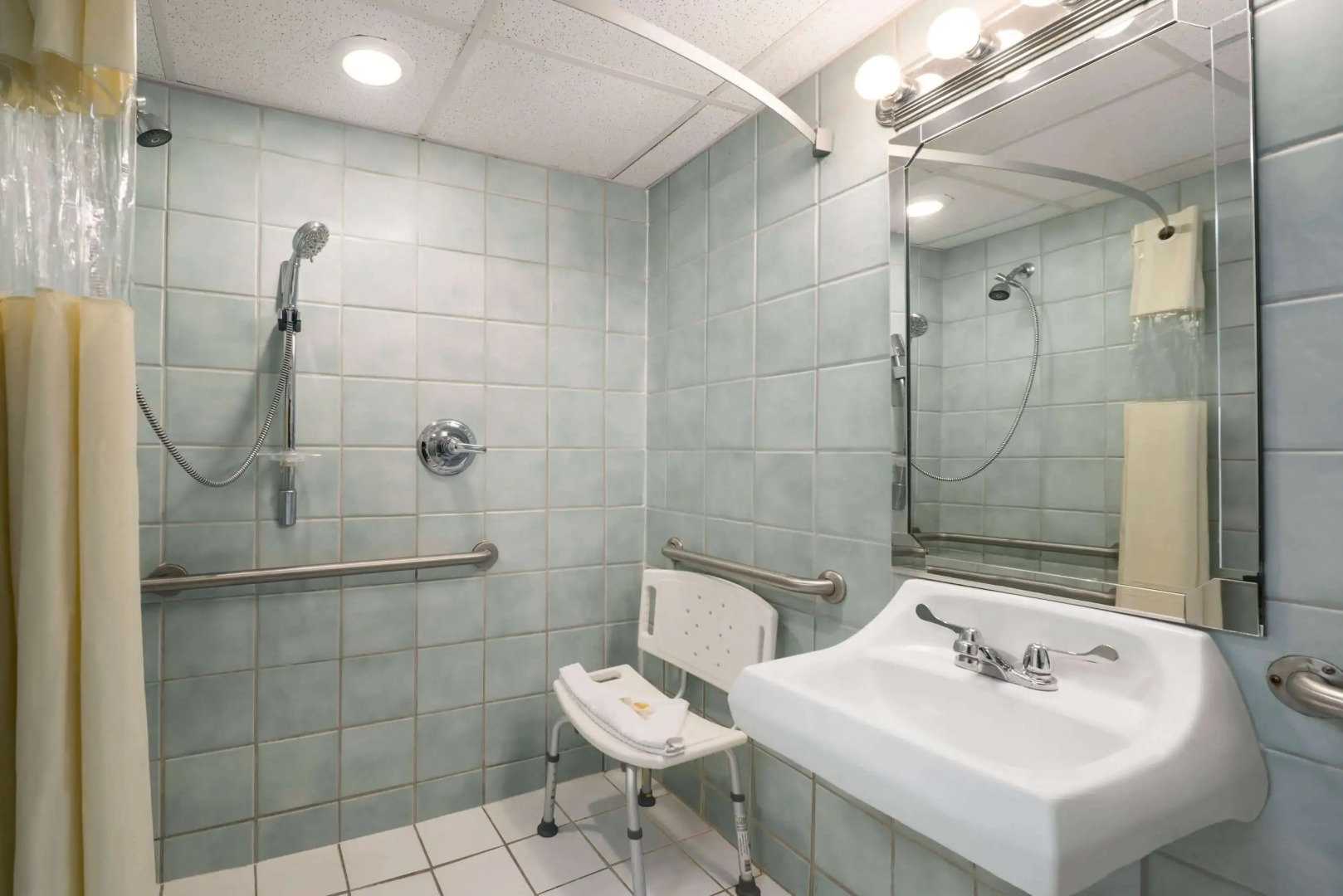 Days Inn by Wyndham Panama City Beach/Beachfront Resort