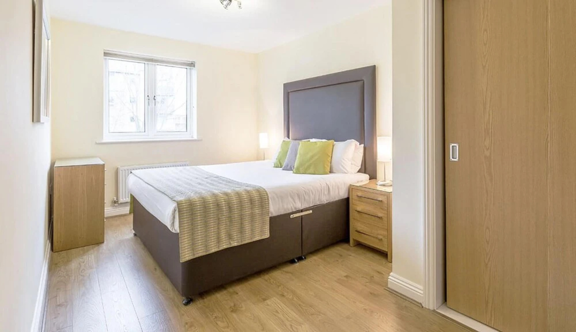 Continental Apartments -2-bed Farnborough Train St