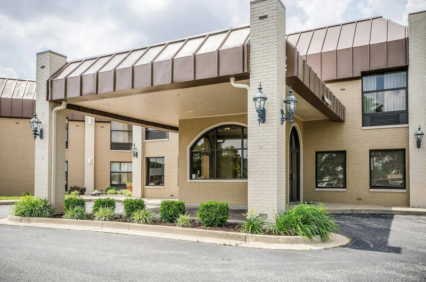 Clarion Inn & Suites Evansville Eastland Area