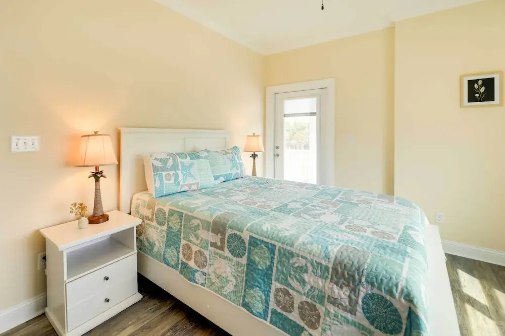 Emerald Isle Vacation Home: Walk to Beach!