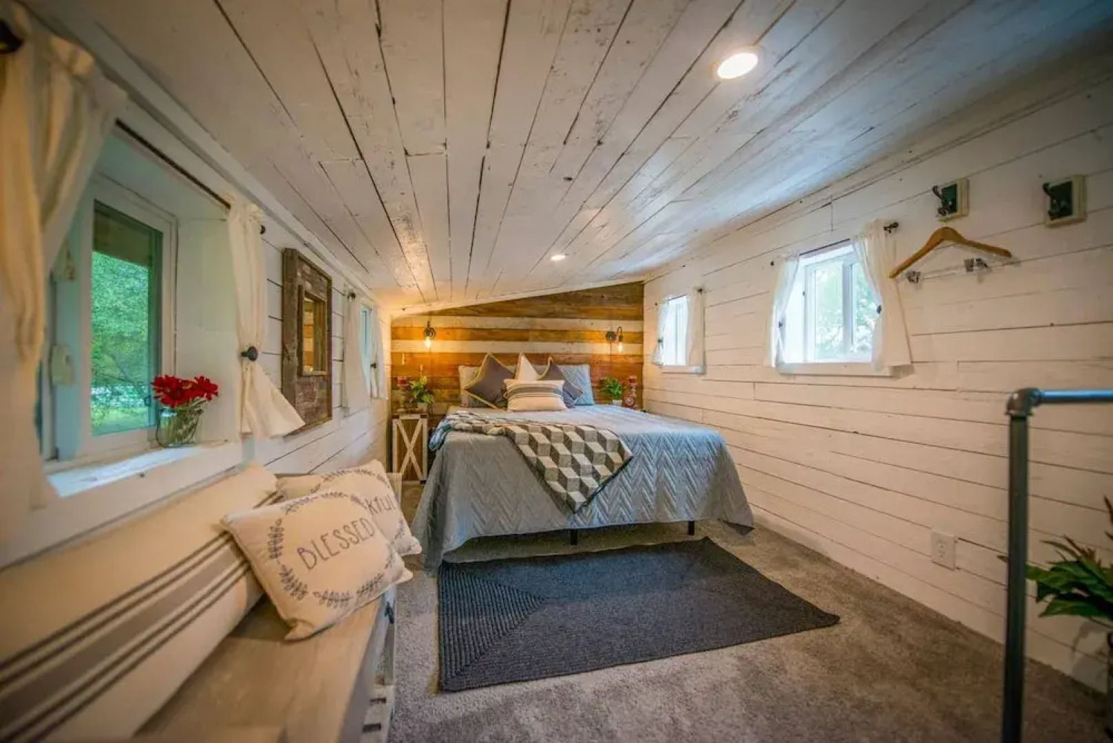 Cozy Cabin Little Red Hen 12 min to Magnolia