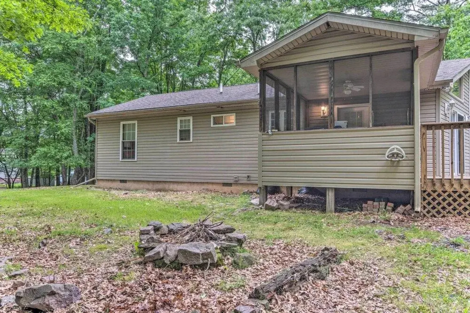 Pet-friendly Poconos Home w/ Grill: 1 Mile to Lake