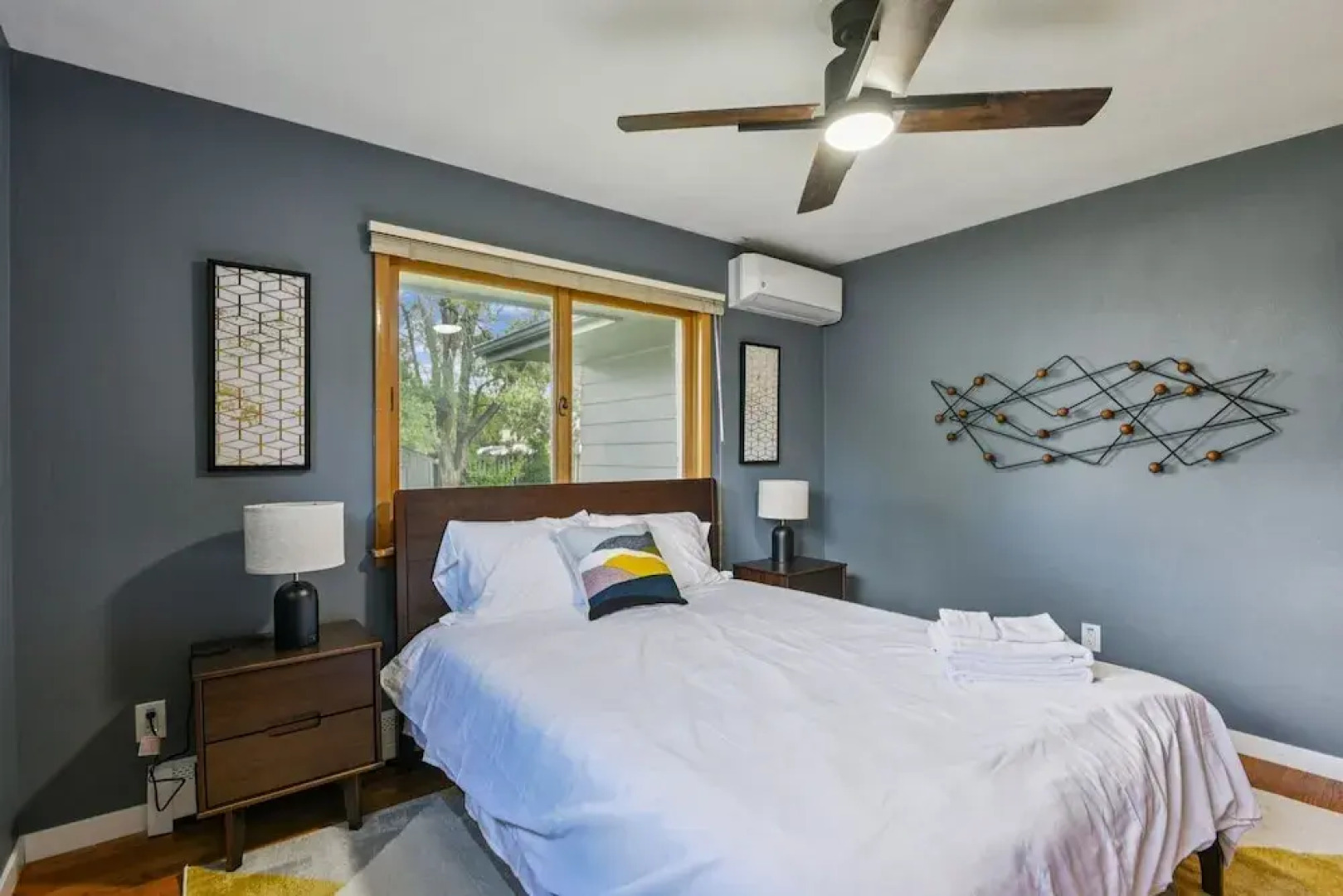 Iowa City 4br Backyard Walk To Stadium 4 Bedroom Home