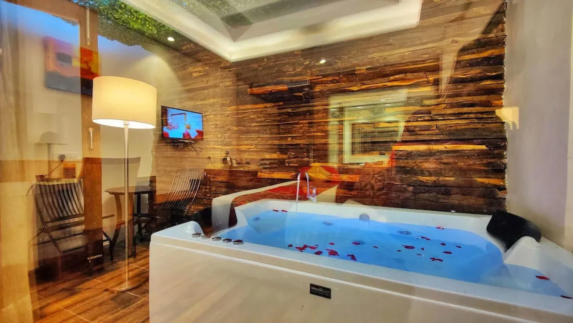 Royale Retreat Hotel & Spa Near Mall Road