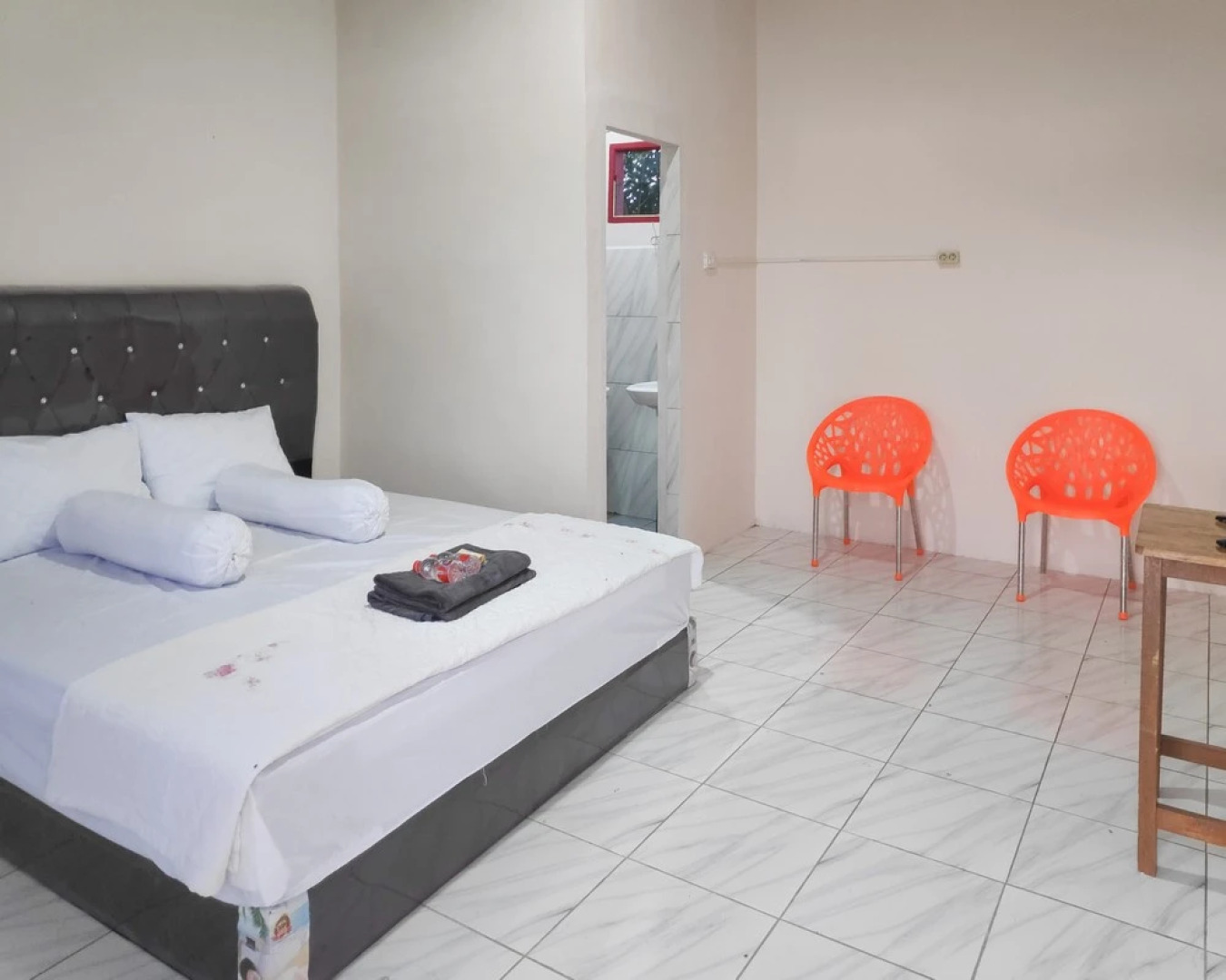 RedDoorz @ Jalan Ujung Aji Berastagi