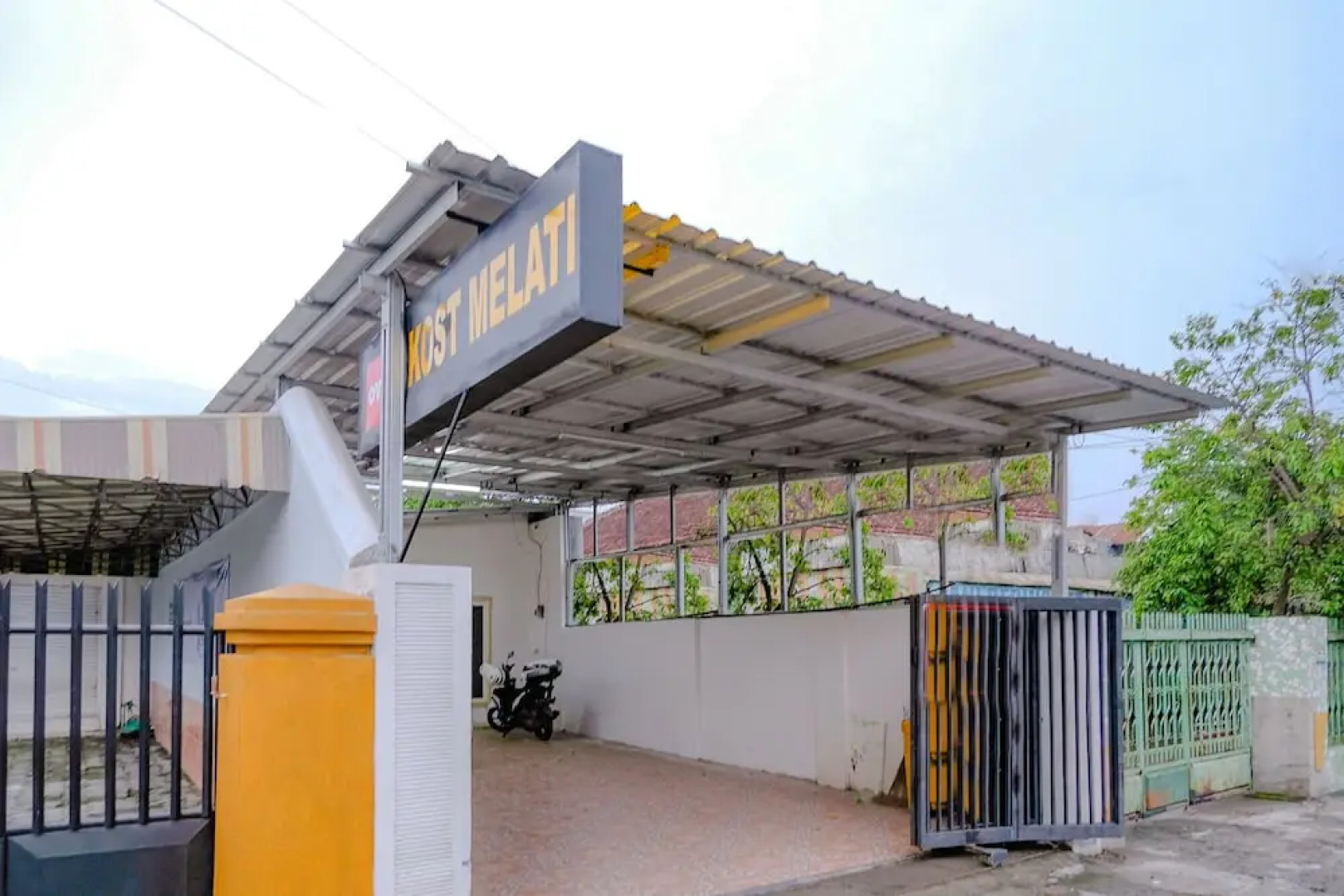 OYO Life 2417 Melati Residence