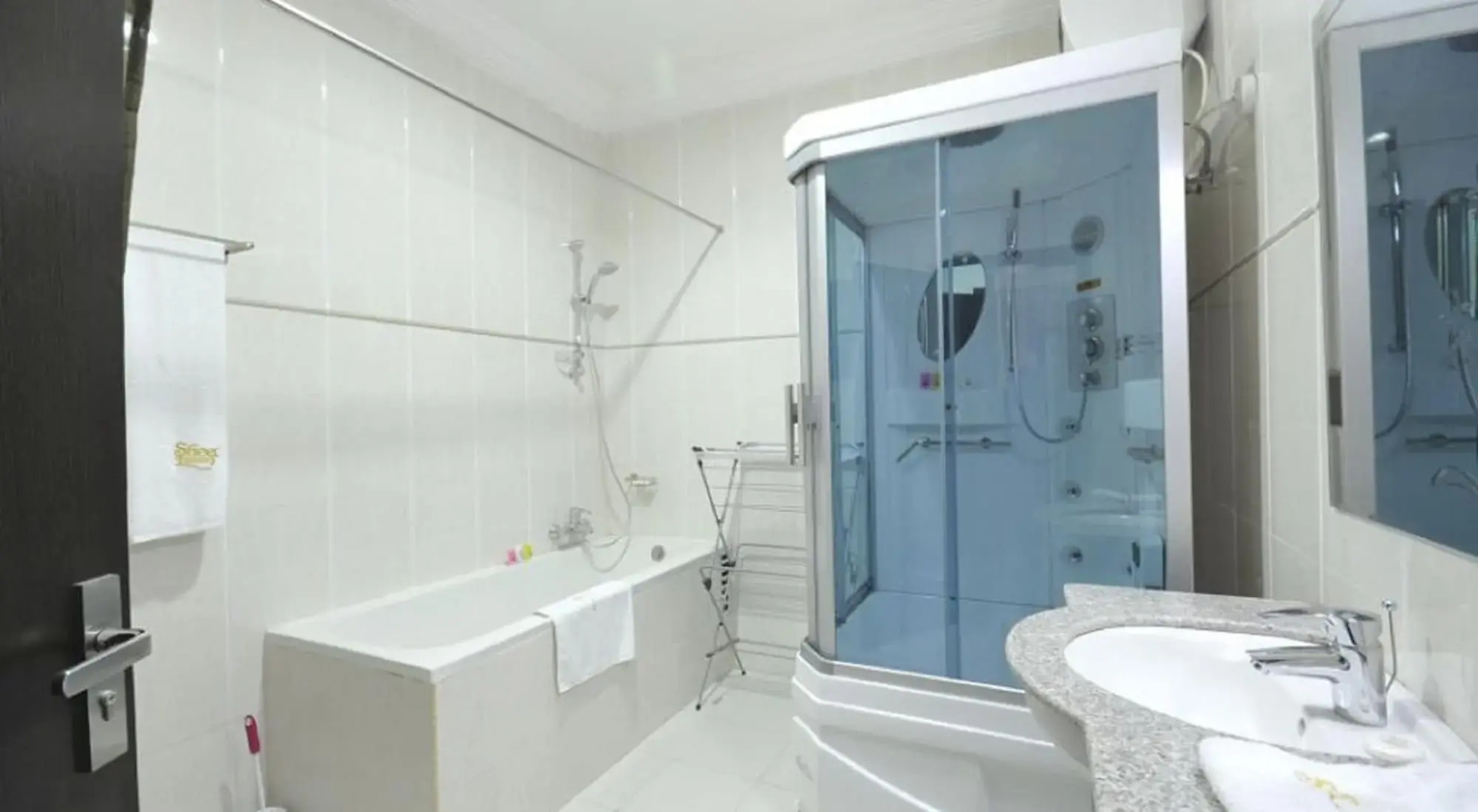 Sheer Luxury Apartments & Suites