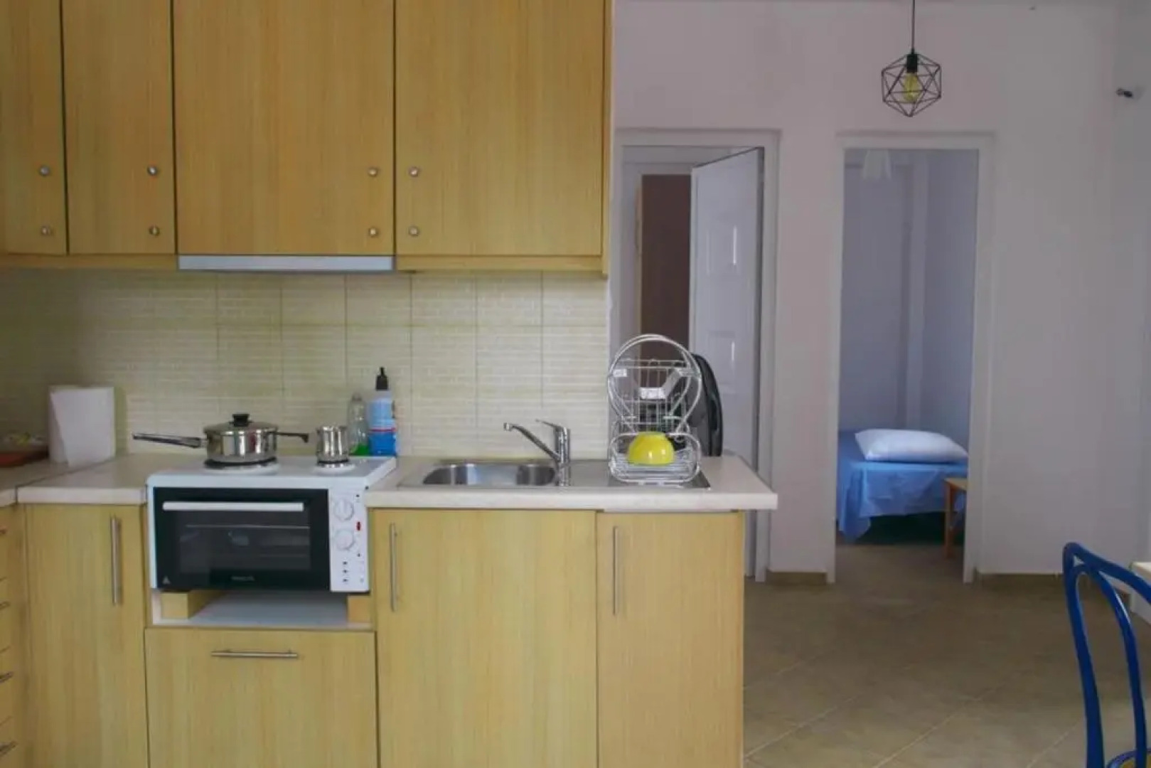 Apartment with sea view and balcony 60m from beach