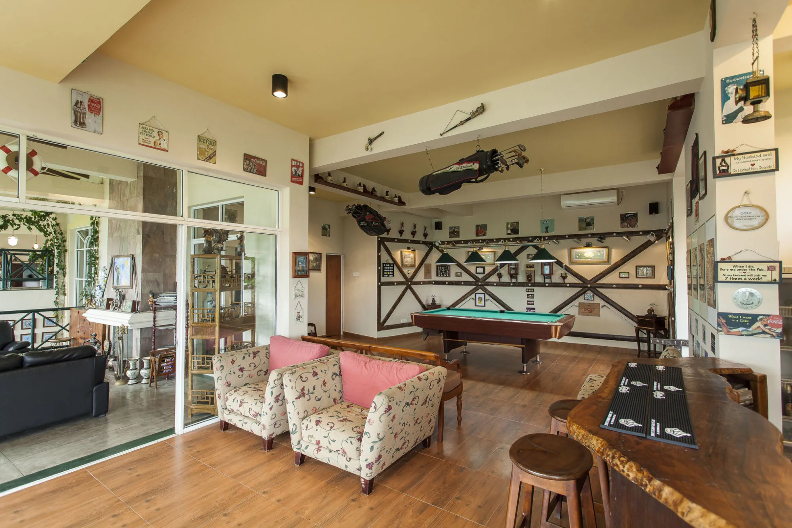 The Albatross, Kandy