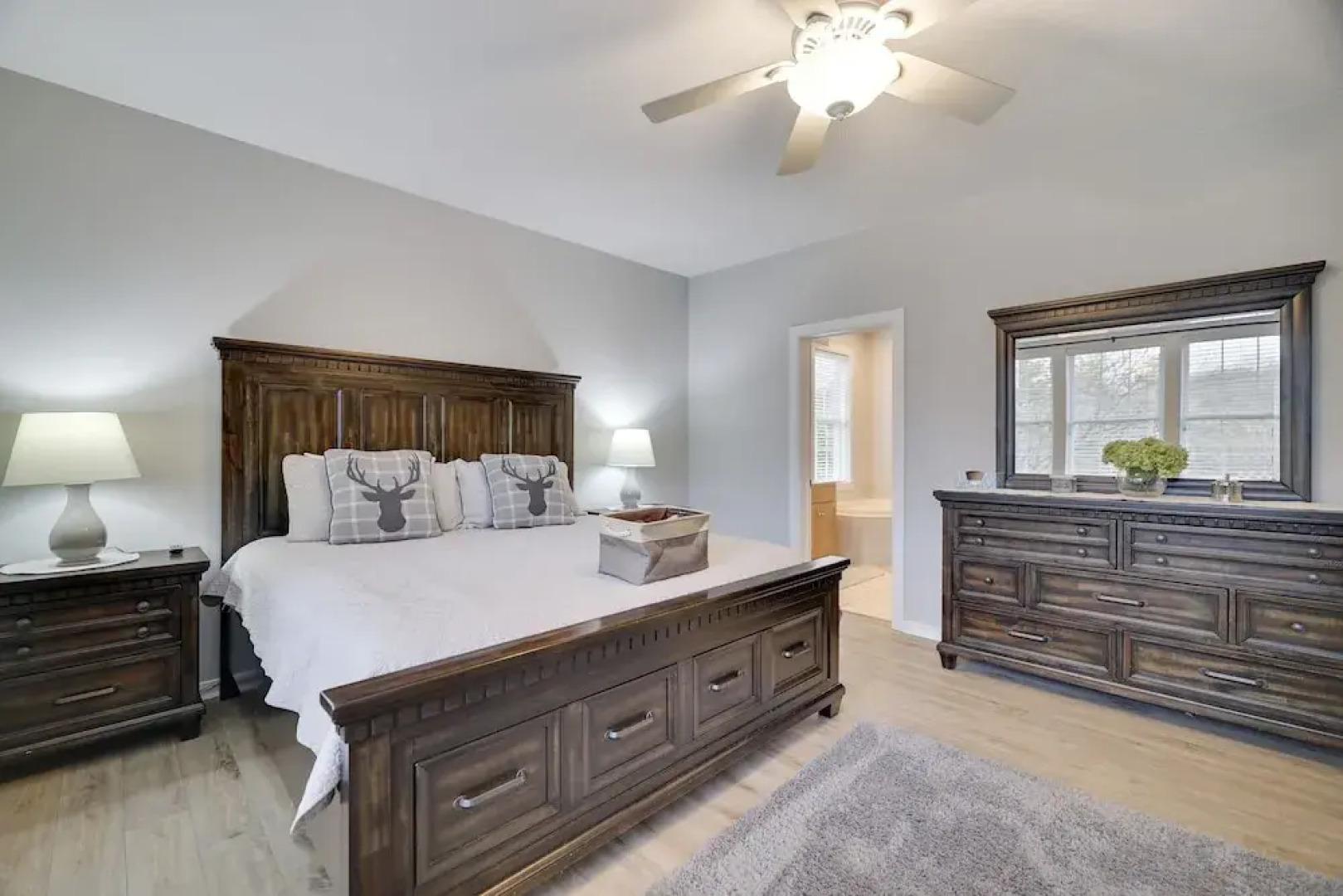 The Nest at Pinecrest by Avantstay Hot Tub Spacious Deck Game Room Fire Pit