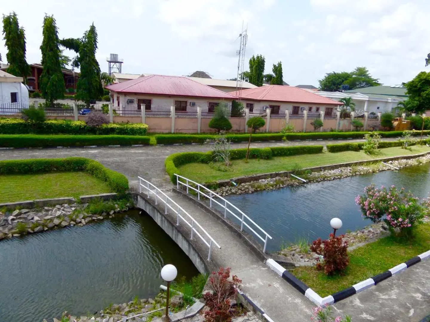 Peninsula Resort LTD