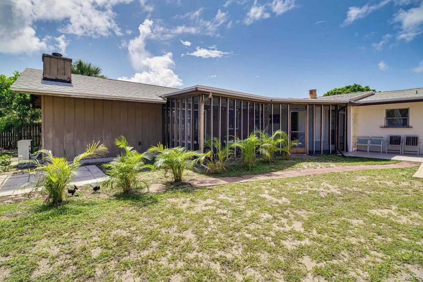 Walk to Beach & Eats: Modern Indialantic Apt