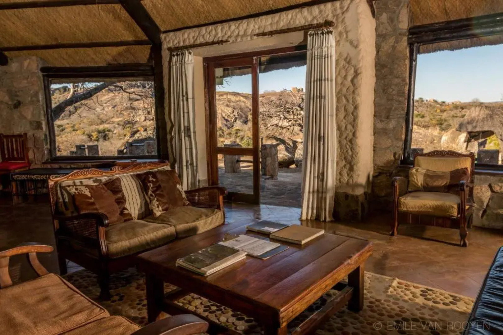 Big Cave Camp - Lodge On The Rocks