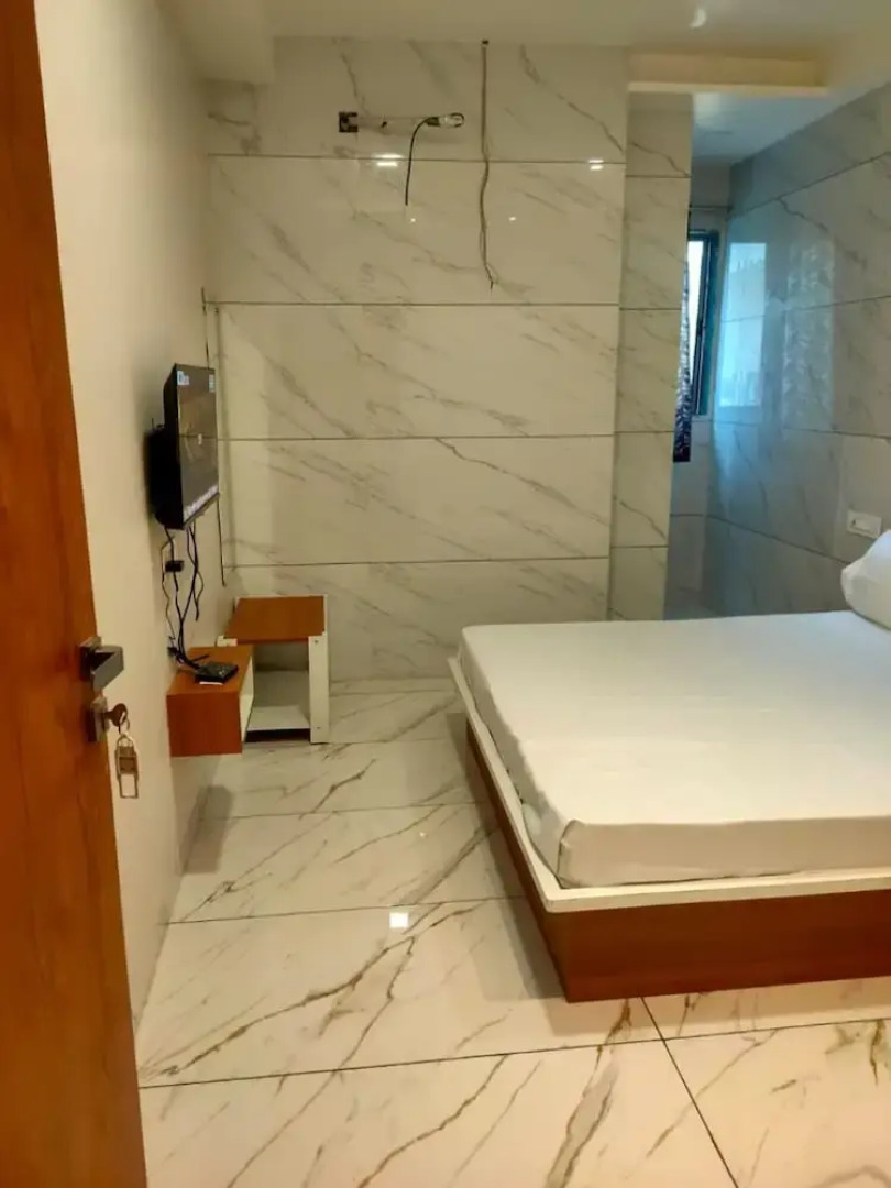 Goroomgo Janata Inn Gujarat