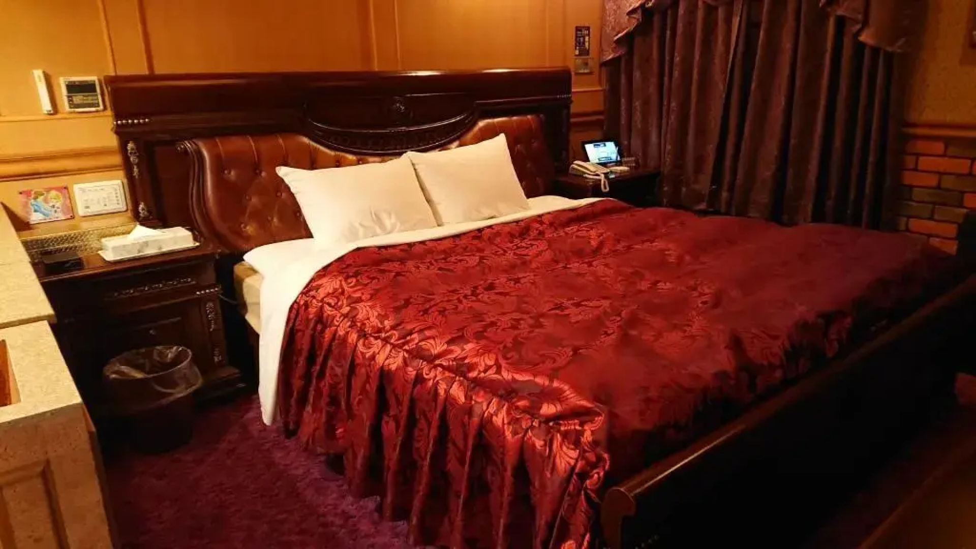 Hotel Zips - Adults Only