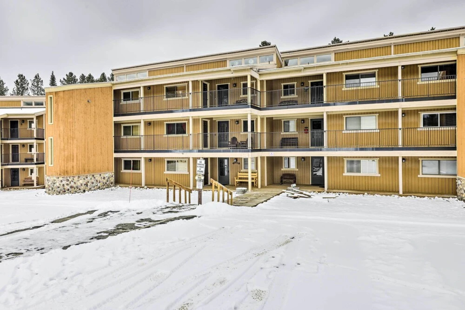 Winter Park Condo w/ Hot Tub, 3 Mi to Slopes!