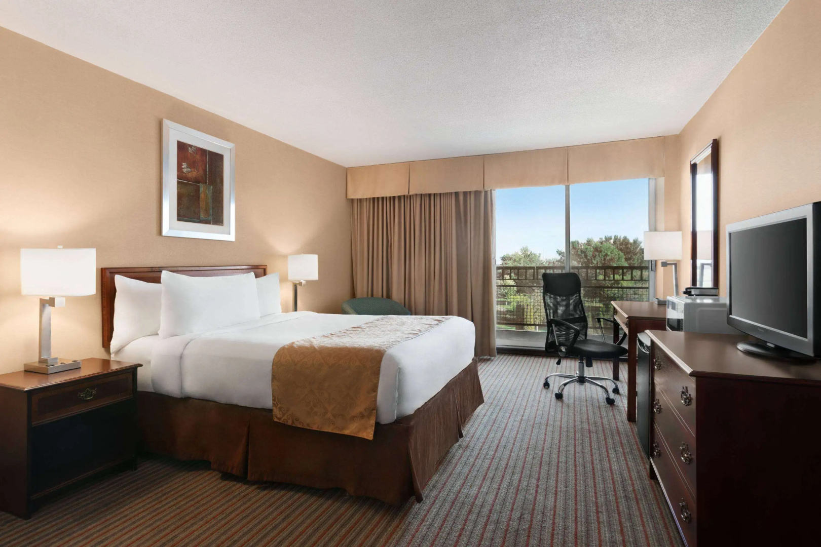Ramada by Wyndham Belleville Harbourview Conference Centre