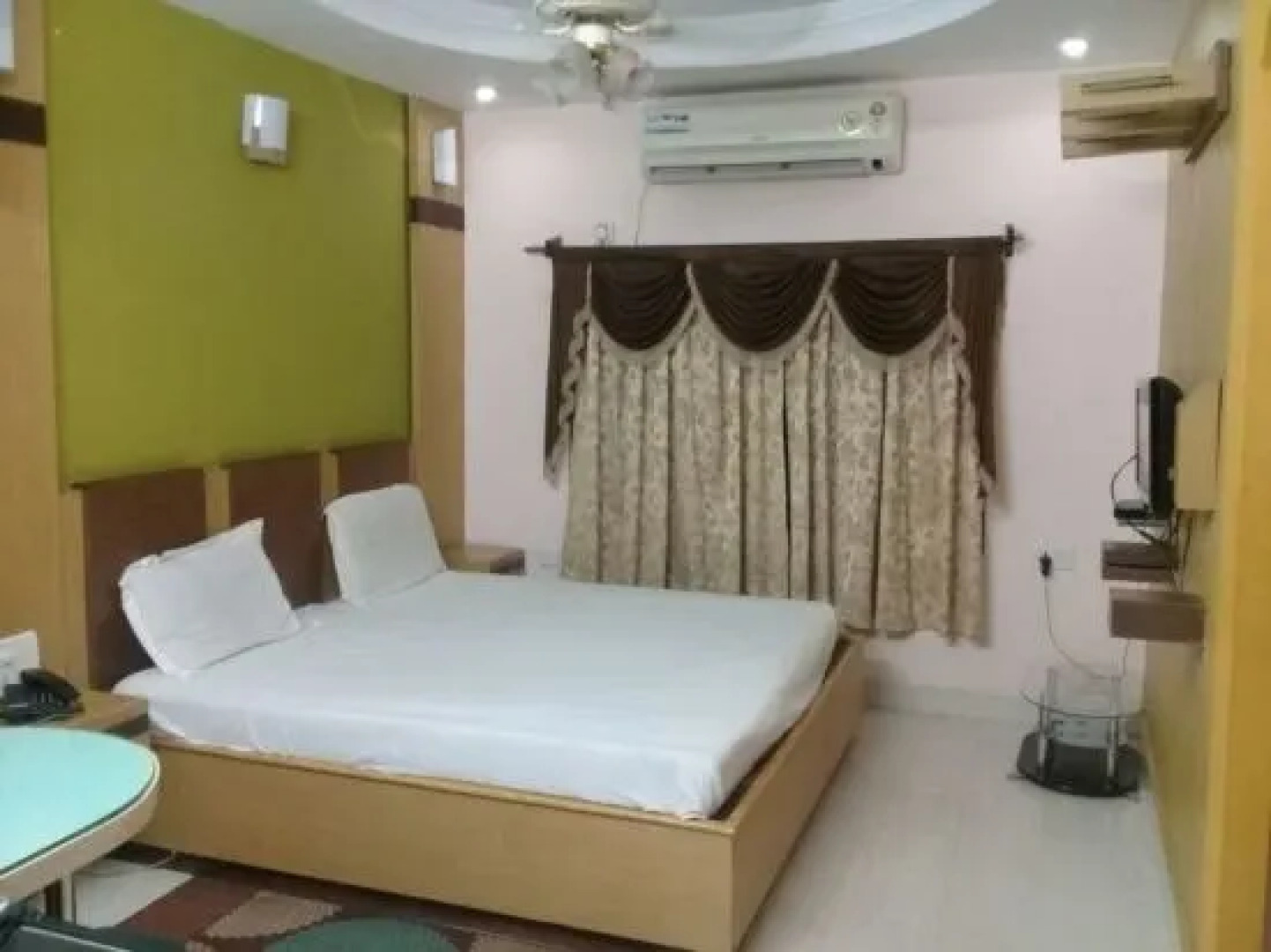 Hotel Sripranams International