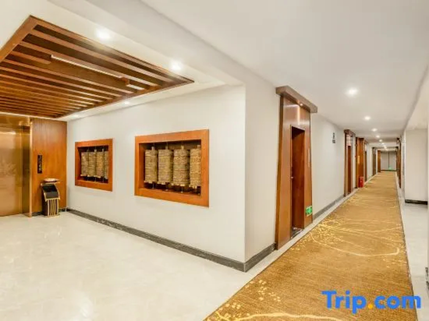 Yongze Lakeside International Hotel