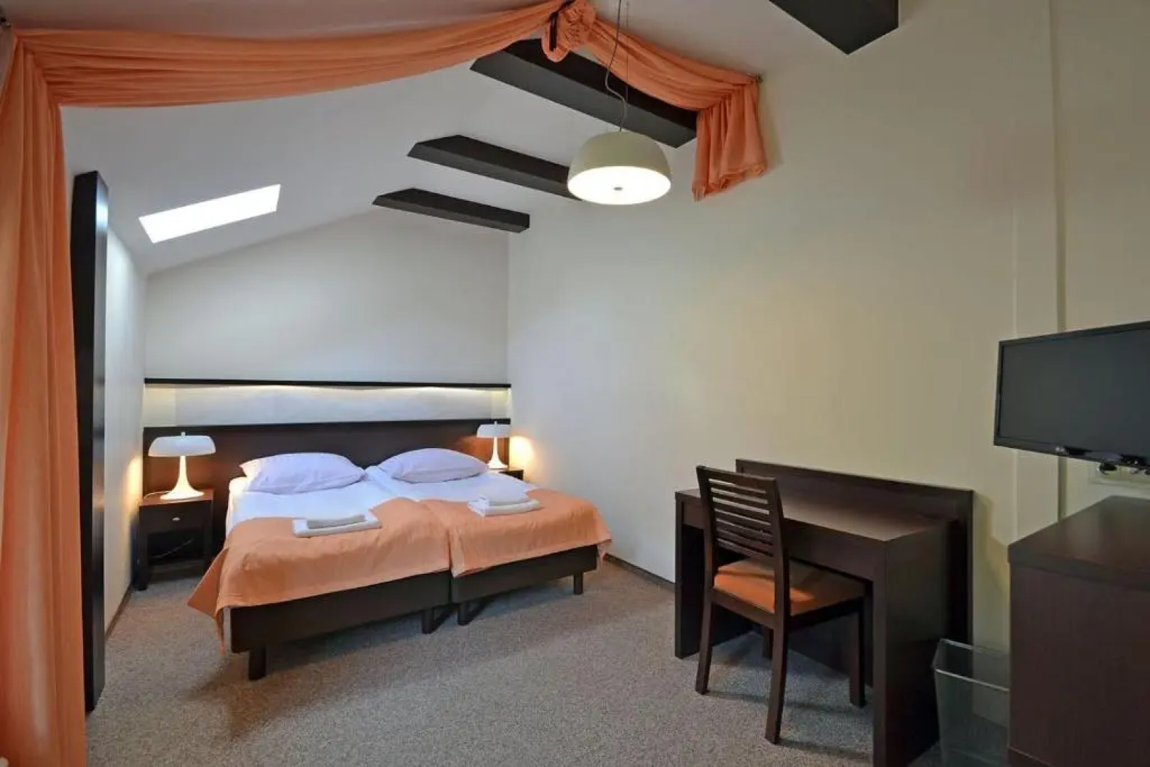 Rezydencja nad jeziorem - Pestkownica