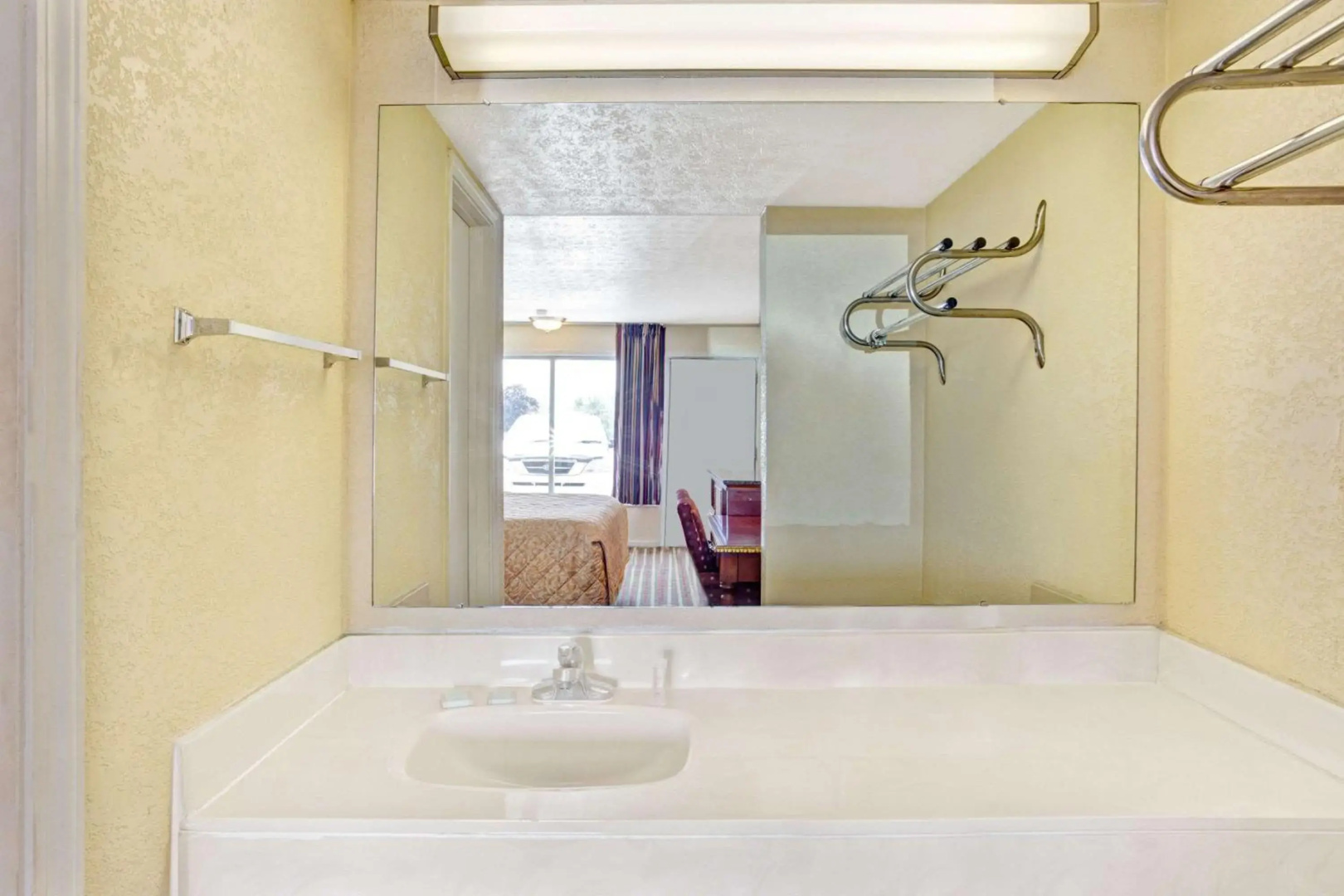 Travelodge By Wyndham Sellersburg
