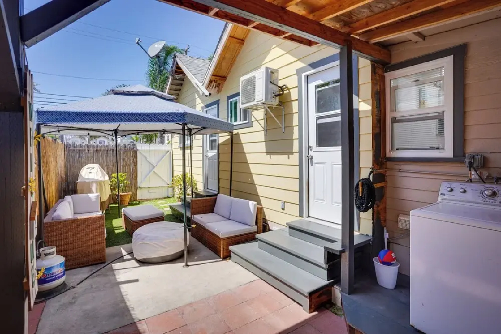 Huntington Beach Haven w/ Gas Grill: Near Water!