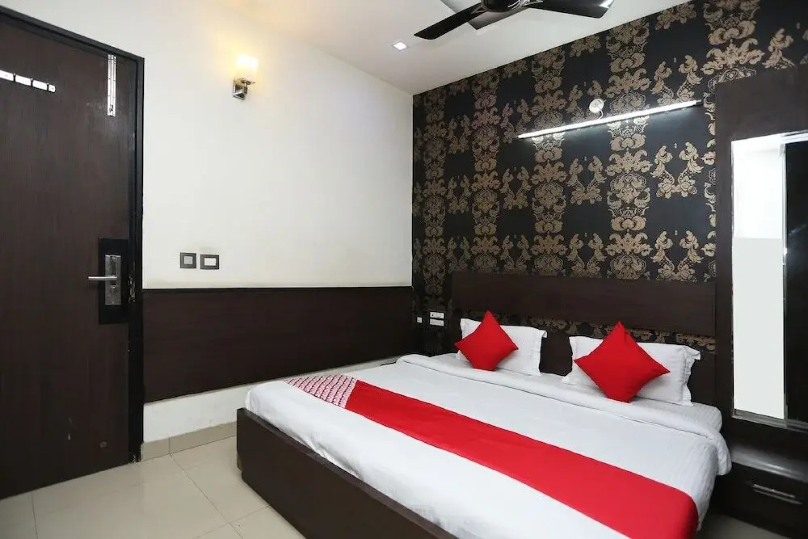 Hotel Galaxy by OYO Rooms