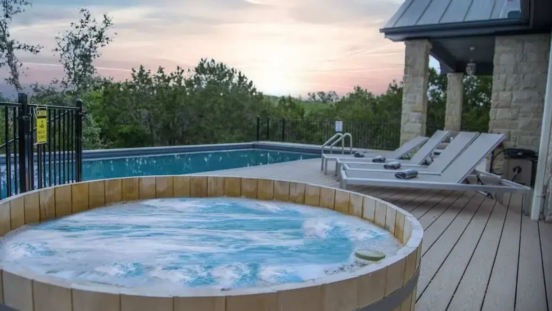 Spicewood Lodge W/pool, Hottub