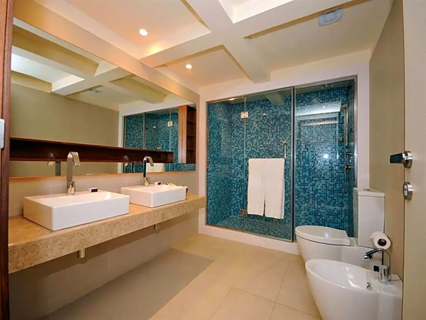 Al Bander Hotel & Resort