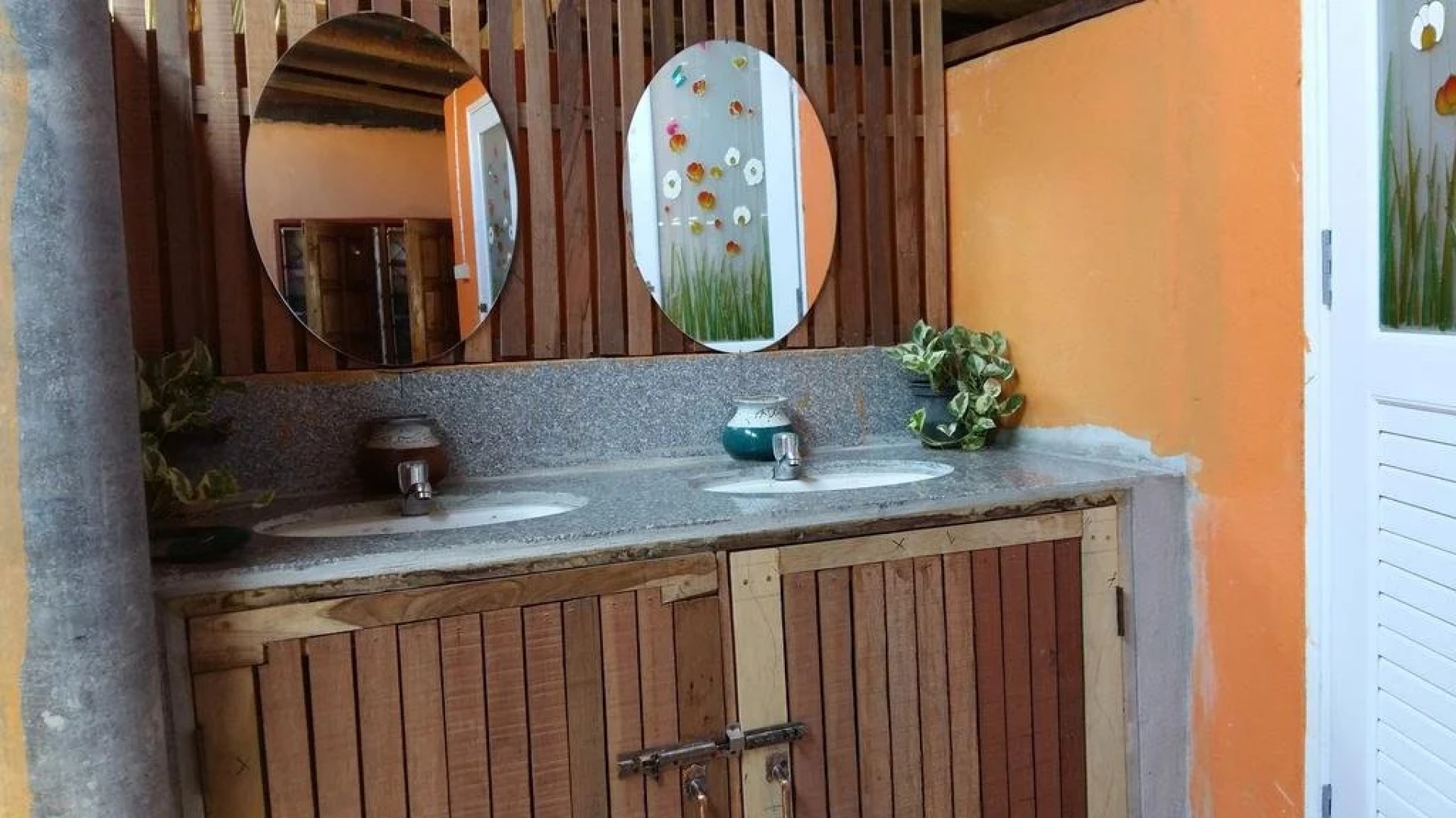 Inthanon Hostel - Adults Only