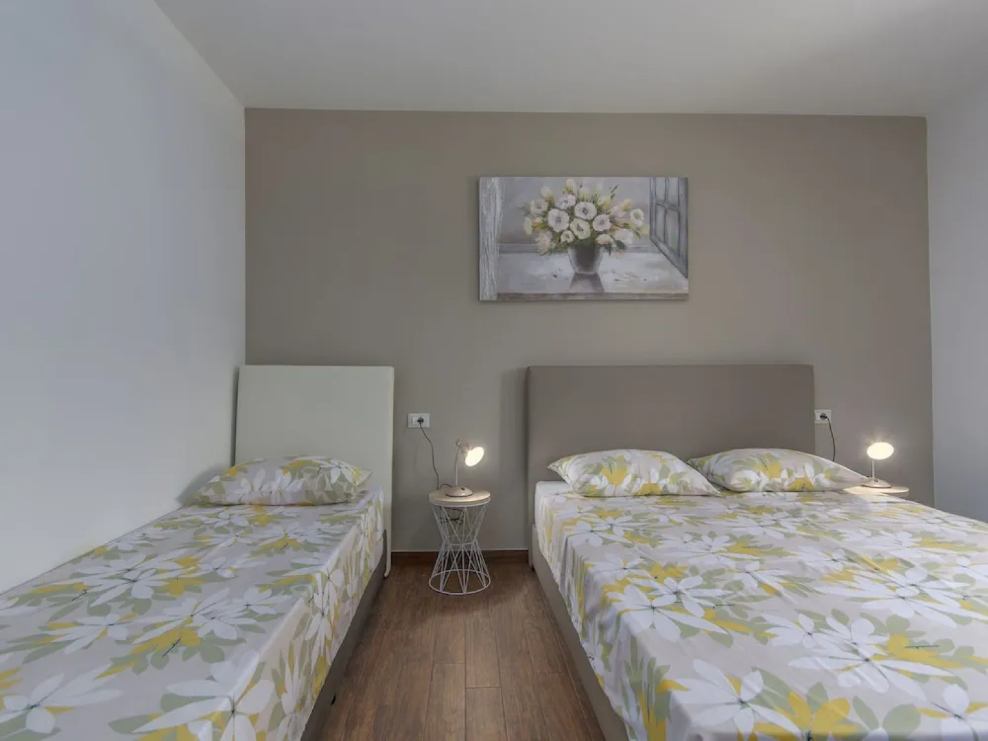 Modern House With Pool and Beautiful Landscaped Environment in a Quiet Location