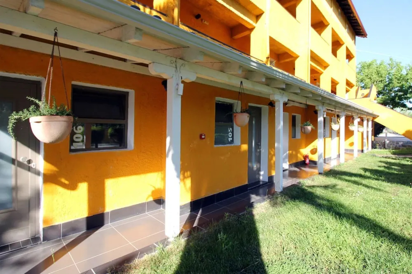 Despotiko Apartment Hotel & Suites