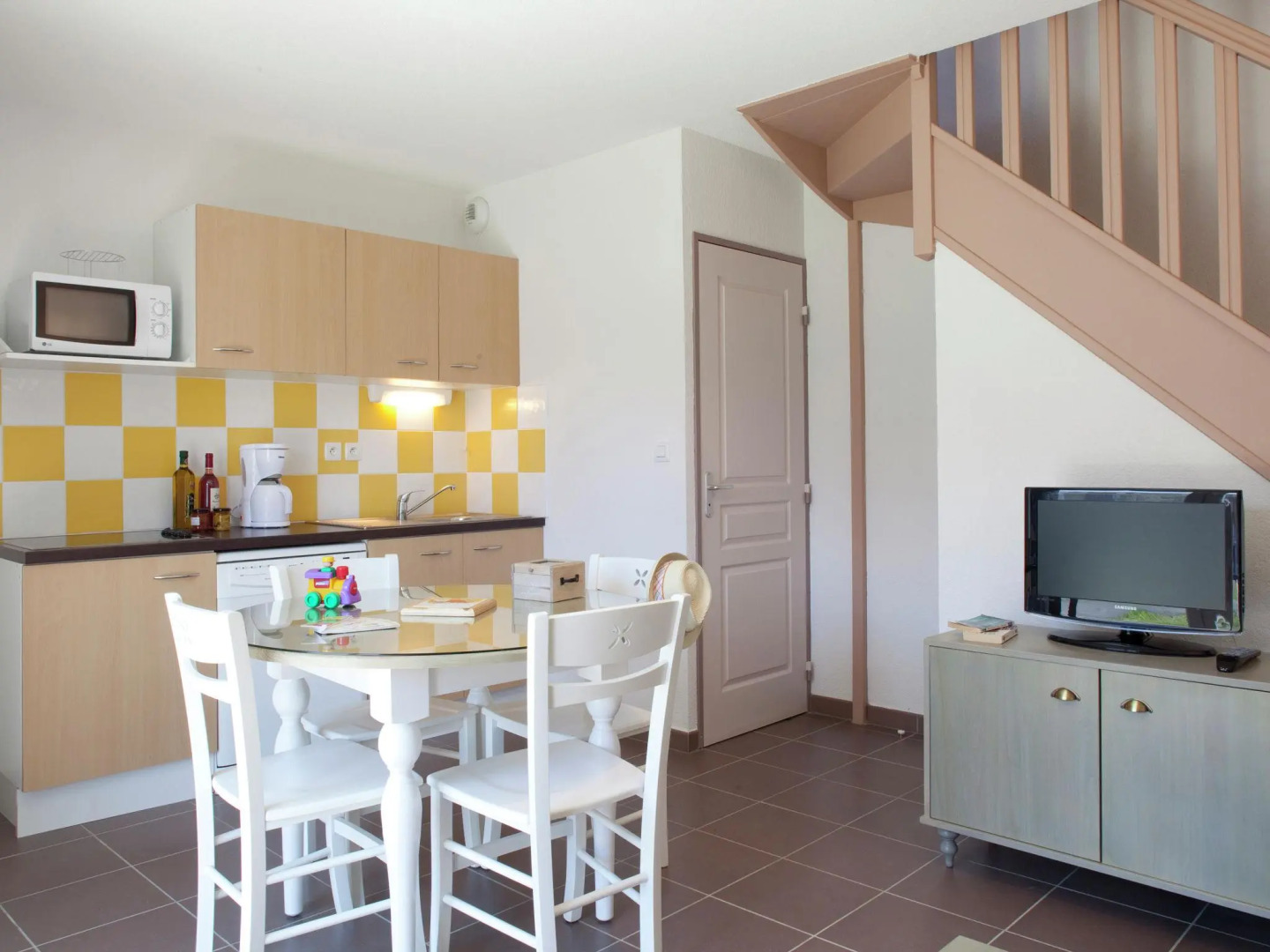 Semi-detached home 500 m. from the center of Colombiers