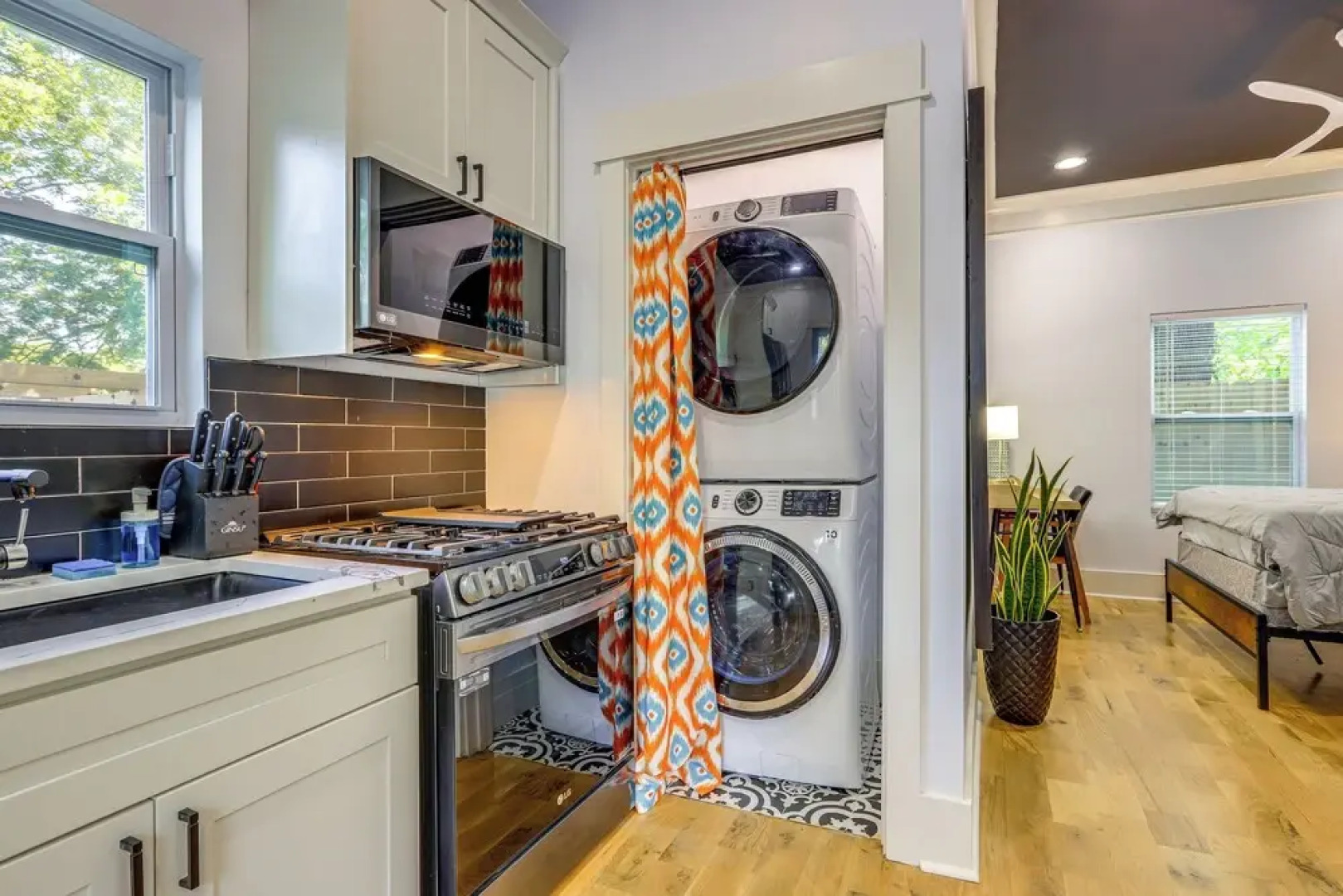 East Point Gem: 8 Mi to Dtwn Atlanta!