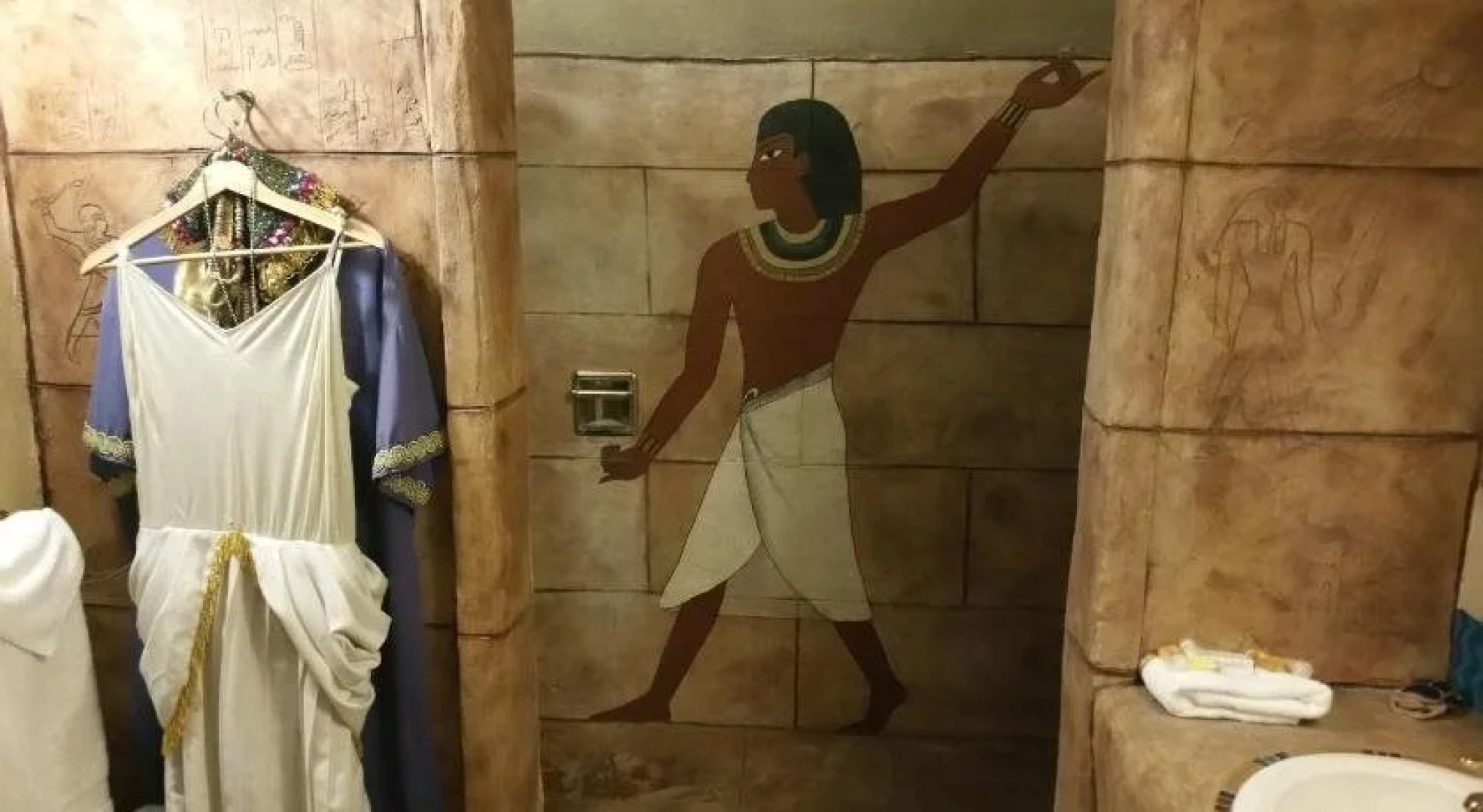 Castle Wood Theme Cottages- COUPLES ONLY