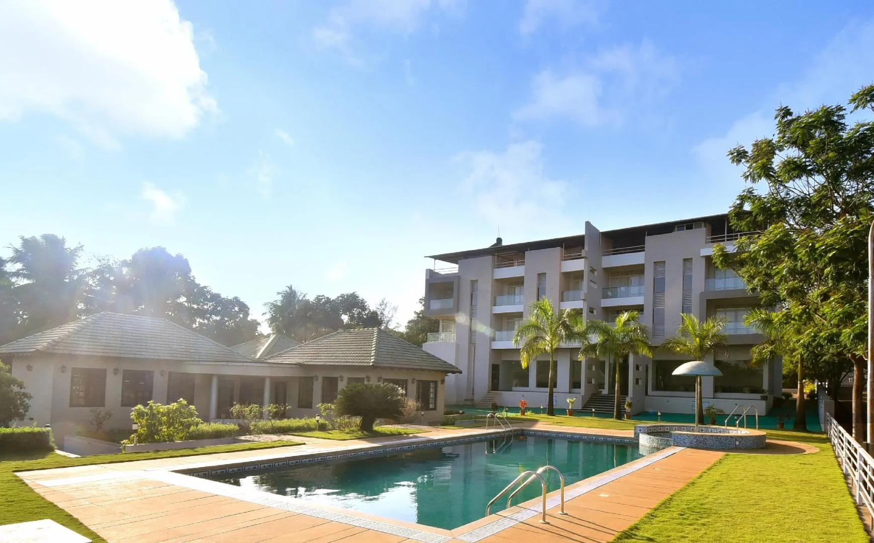 Hotel Sadhana Executive