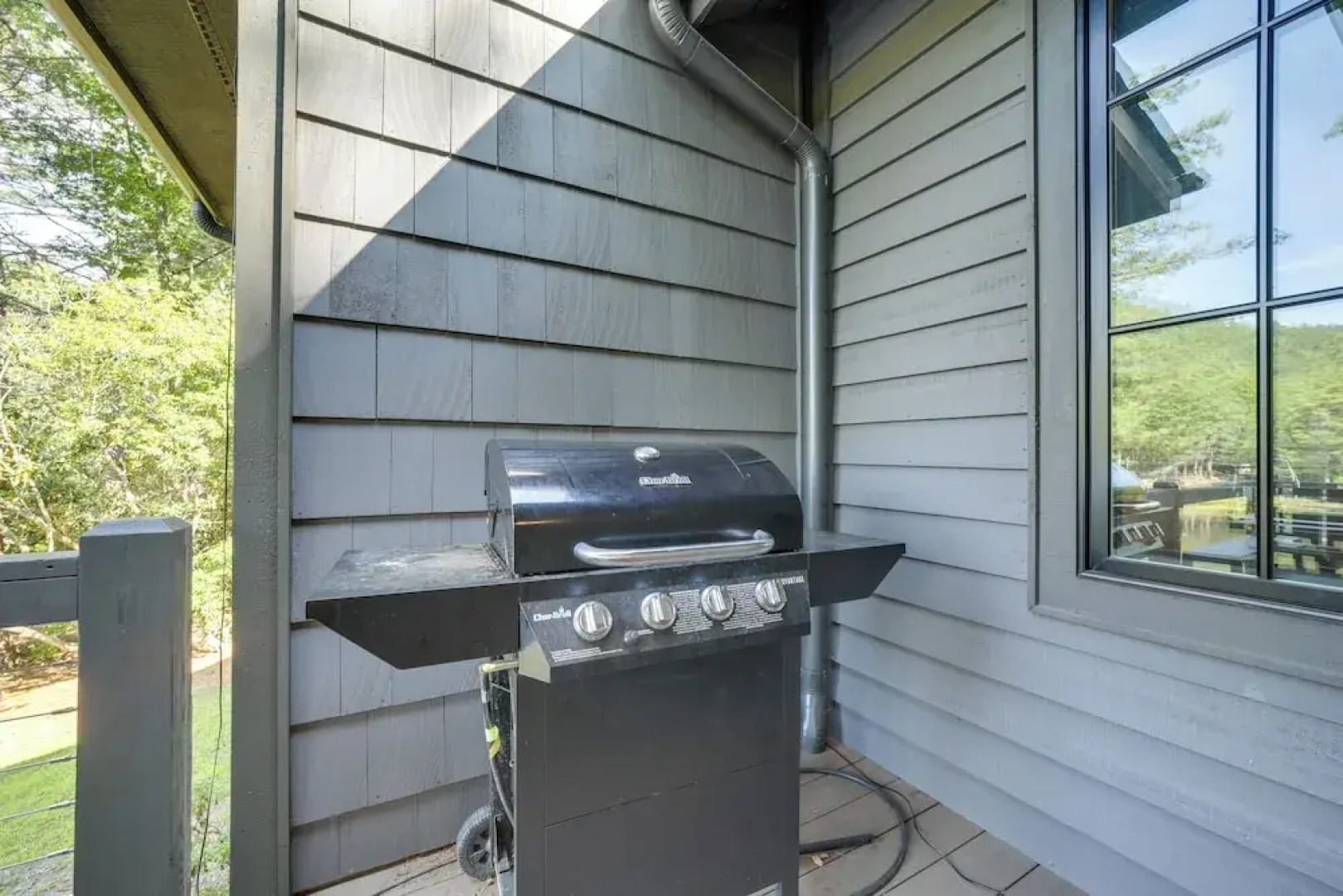 Grill + Water Views: Chinquapin Resort Home