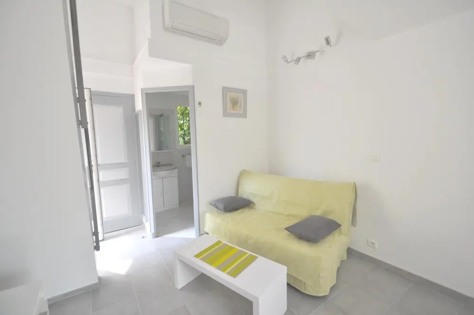 House With one Bedroom in Lauris, With Pool Access, Enclosed Garden an