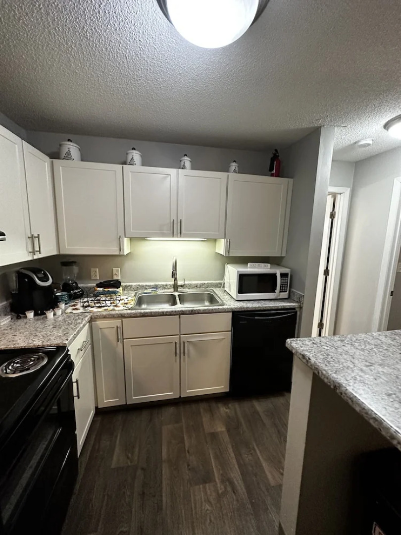 2 BR con patio por el centro comercial