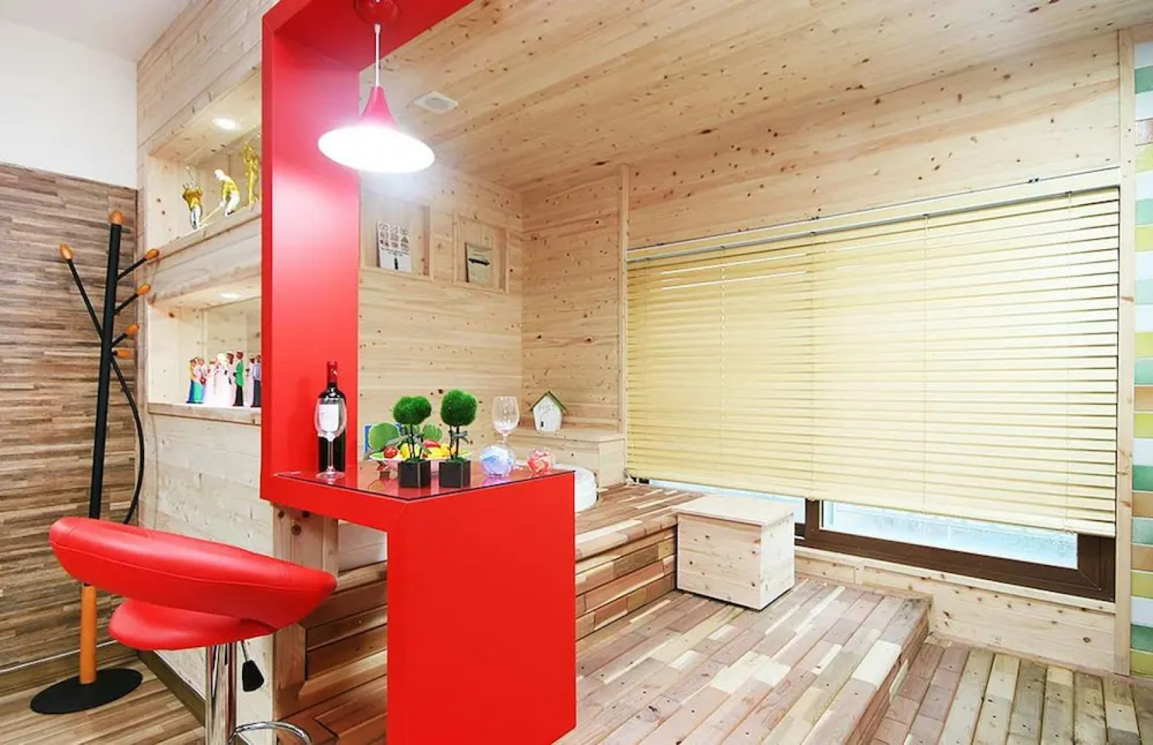 Geoje Arms on Shoulder Pension