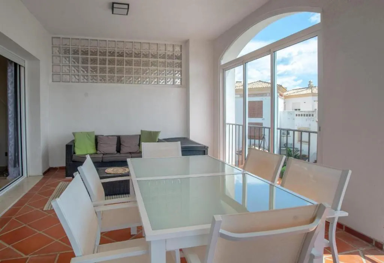 2251-Newly furnished 2 bedrooms with terrace!